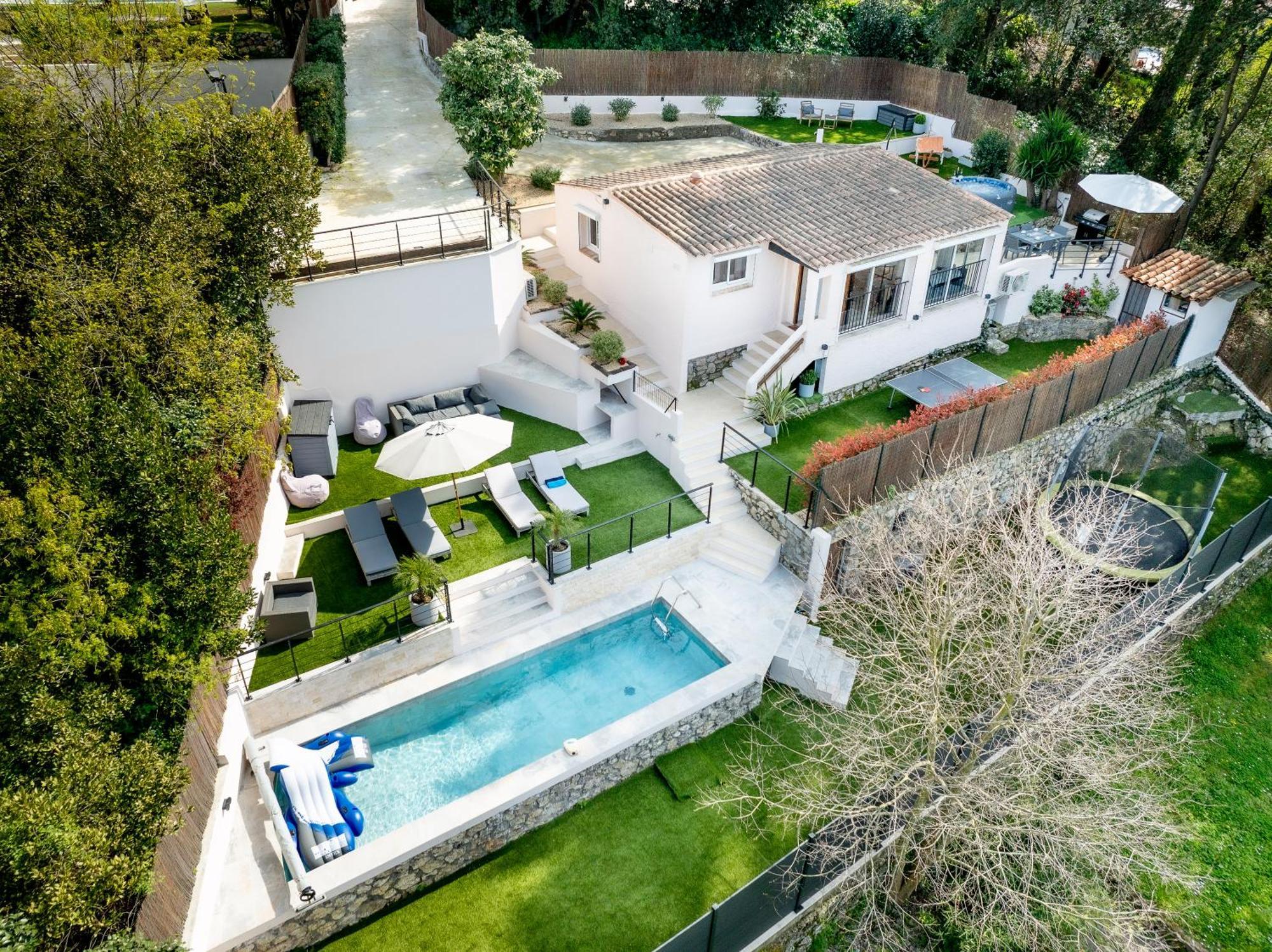 Piscine-jacuzzi-videoprojecteur-clim La Perle Rare Villa *