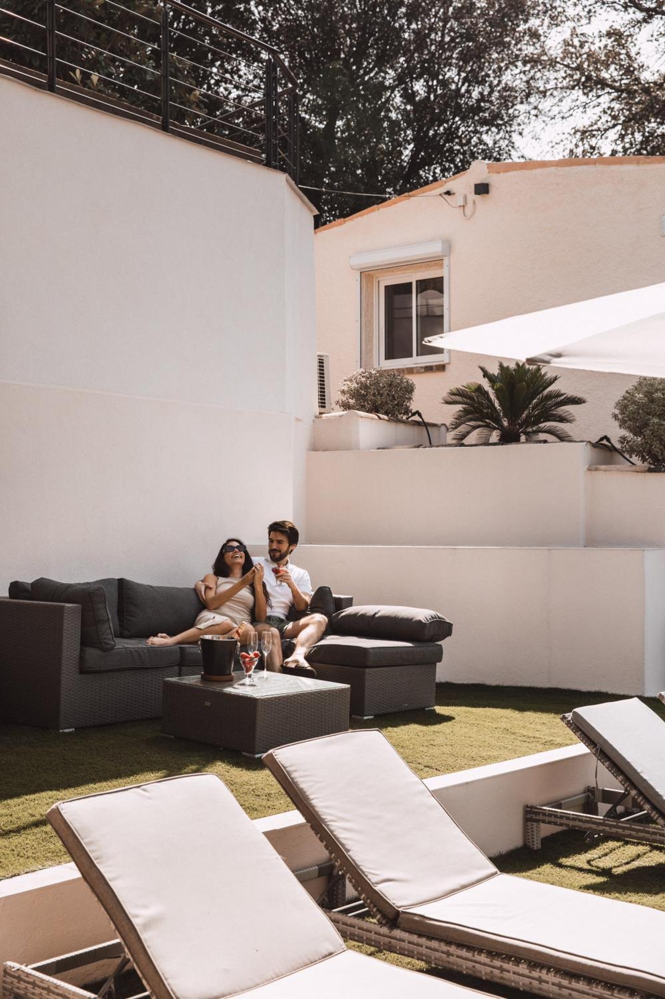 Villa Piscine-jacuzzi-videoprojecteur-clim La Perle Rare Mougins