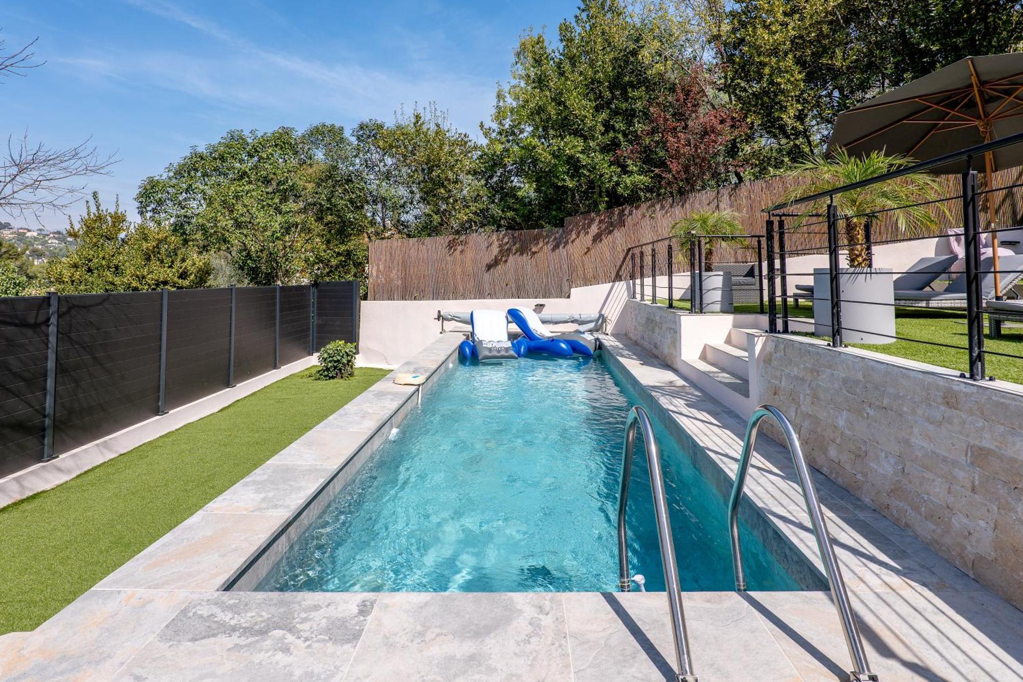 Piscine-jacuzzi-videoprojecteur-clim La Perle Rare Villa
