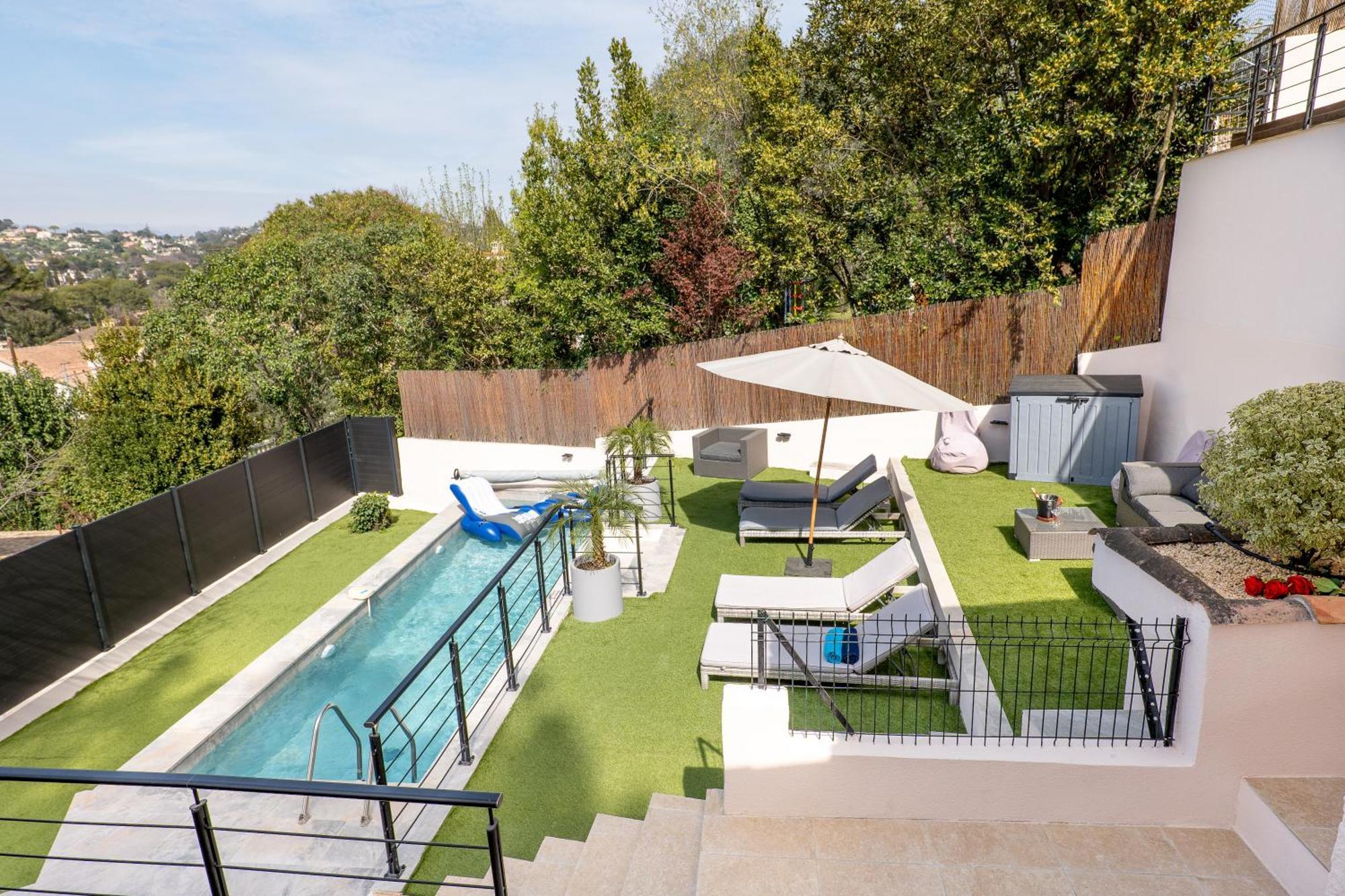 Piscine-jacuzzi-videoprojecteur-clim La Perle Rare * Mougins