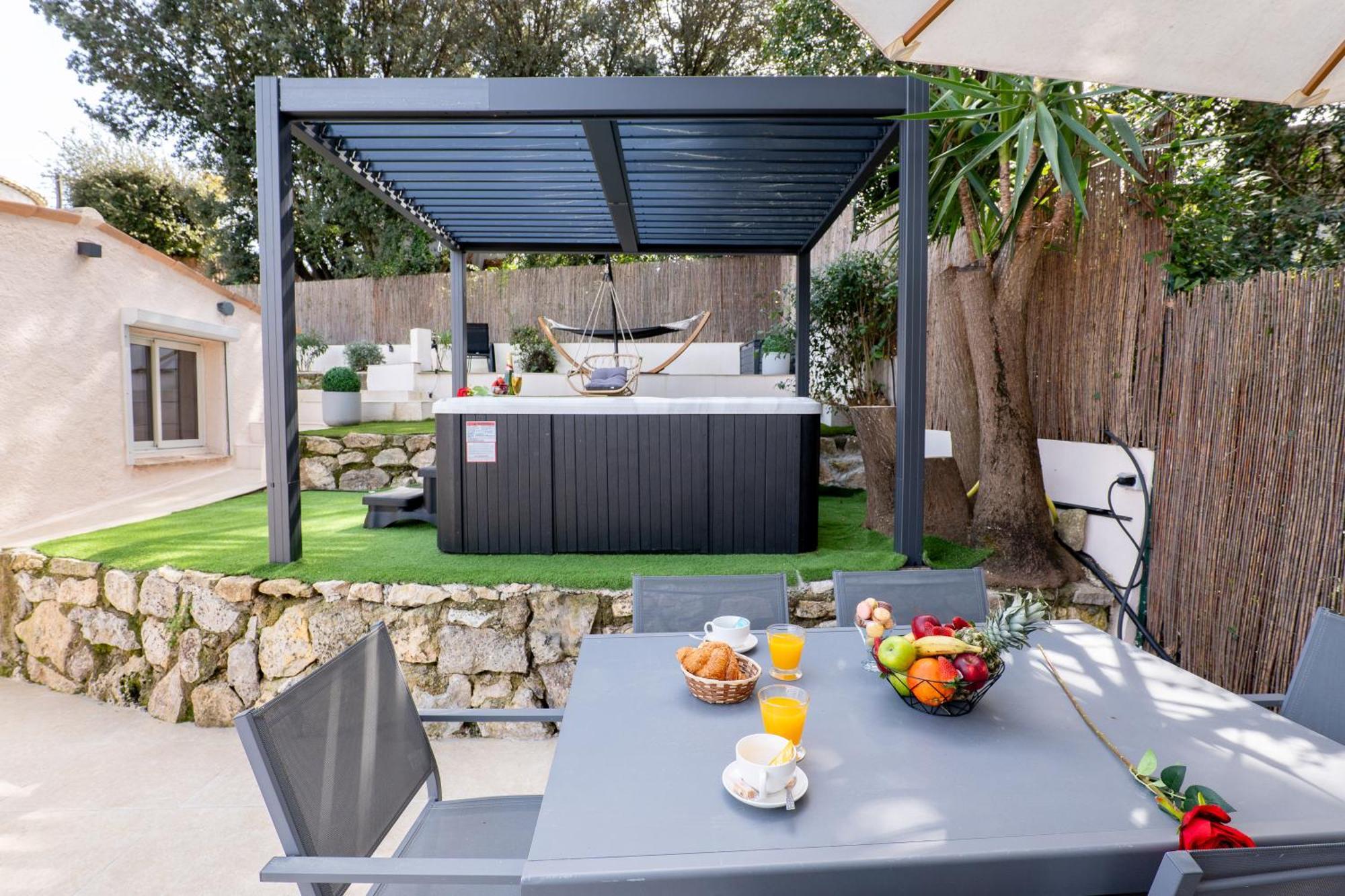 Villa Piscine-jacuzzi-videoprojecteur-clim La Perle Rare