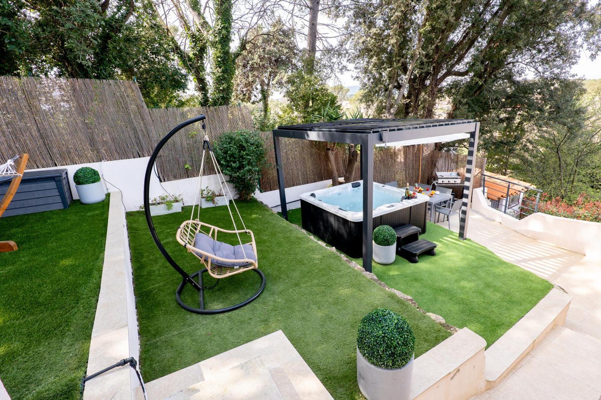 Piscine-jacuzzi-videoprojecteur-clim La Perle Rare *